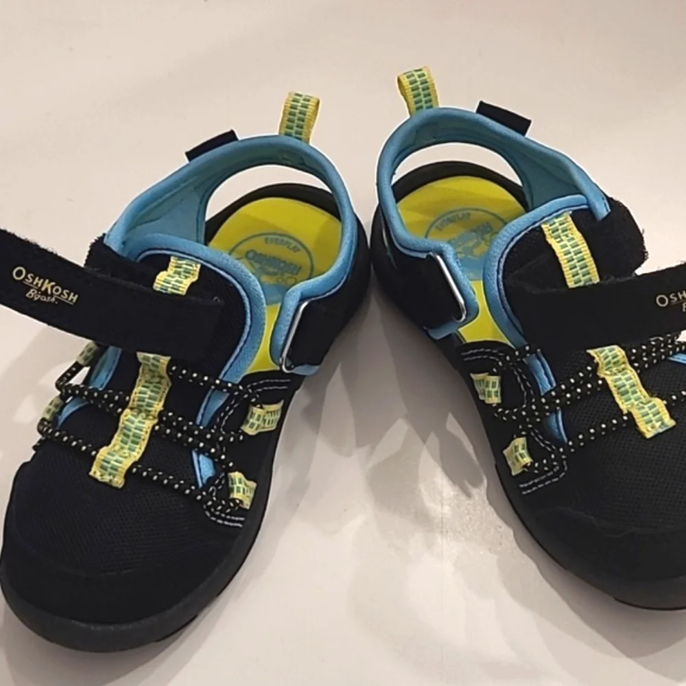 OshKosh B'Gosh Marina Sandal Unisex Mesh Sneaker Closed Toe Bungee Accents Sz 9